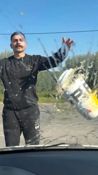 Instagram post from liocladi_. This post is in position 2.