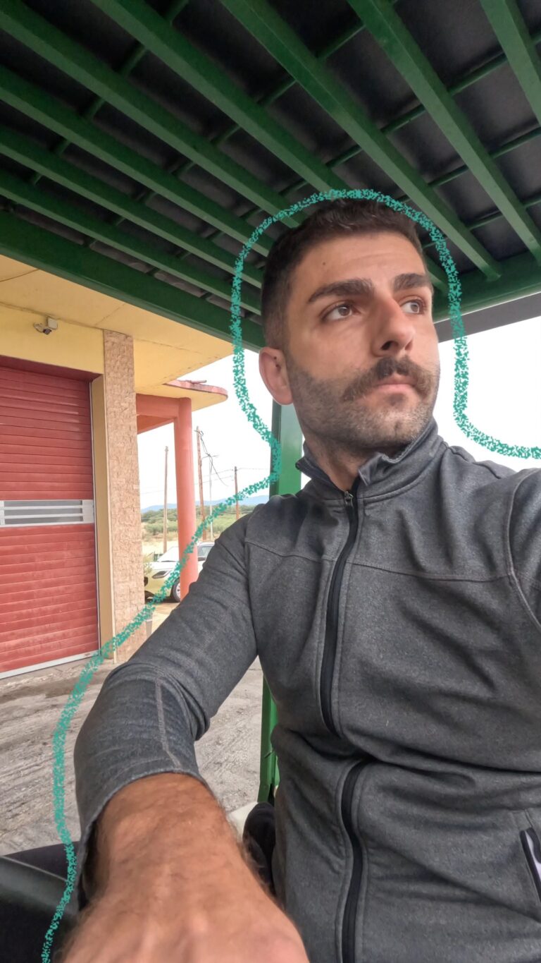 Instagram post from liocladi_. This post is in position 3.